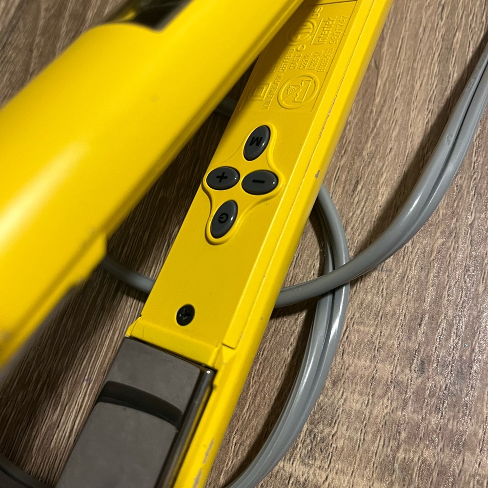 Drybar Hair Straightener - Picture 6 of 7